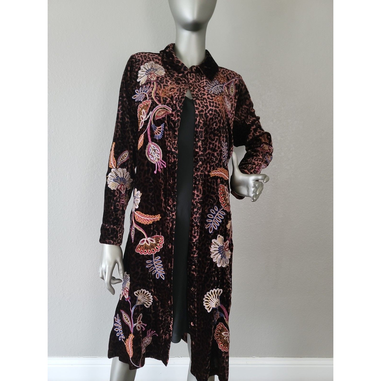 Johnny Was Gineva Embroidered Floral Velvet Button Down Shirt Dress Size Small — image 5 of 8
